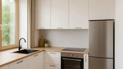 Ide kitchen set minimalis dapur kecil dengan kabinet putih dan countertop kayu